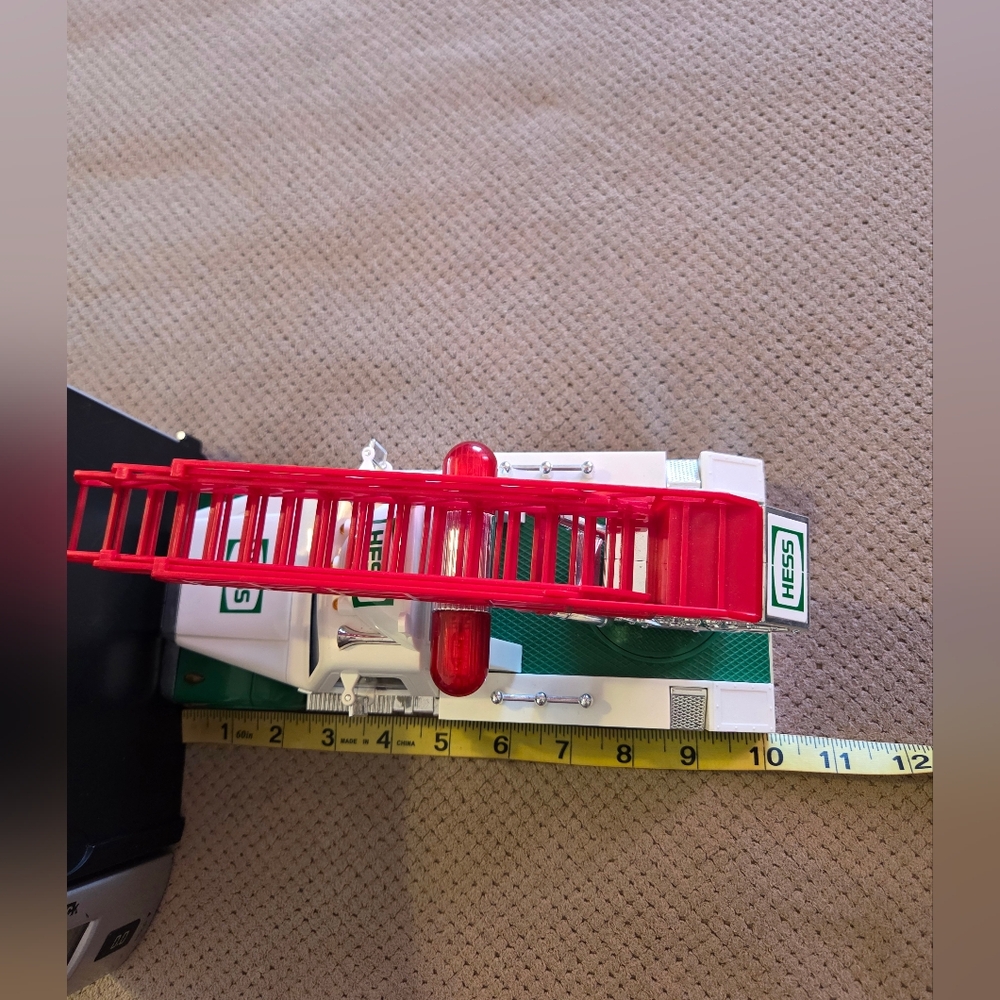 1994 HESS GAS TRUCK RESCUE LADDER TRUCKPreowned Truck Amerada Hess Corporation - Picture 8 of 14